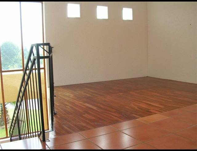 2 BEDROOM TOWNHOUSE TO LET IN LONEHILL